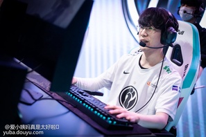 雄鹿不断突破！，TheShy连续二十场比赛得分超过重要助攻热度持续攀升(theshy的出现重新定义了上单打法)